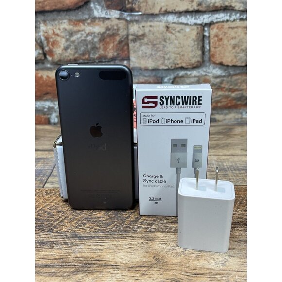 Apple iPod Touch 6th Generation 32 GB Model:A1574 Silver W/ Adapter & Cable - Picture 2 of 7